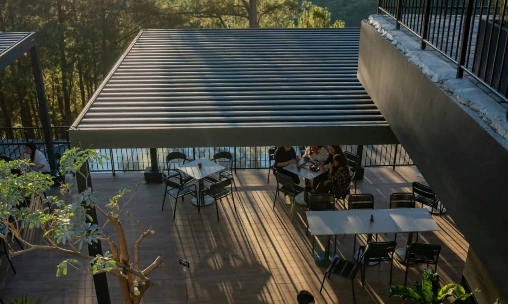 2502 MtC Media Bank C-08138